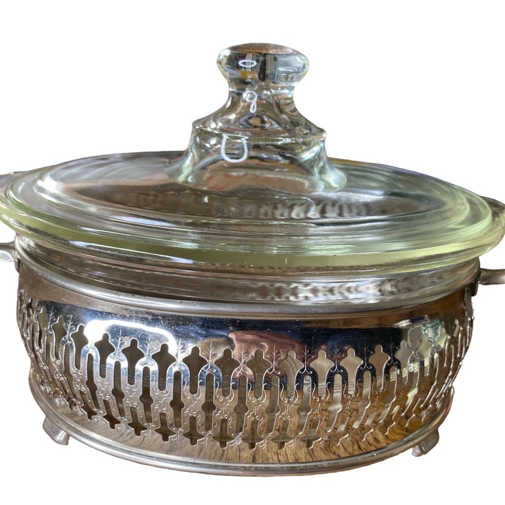 Glassbake casserole dish in cradle